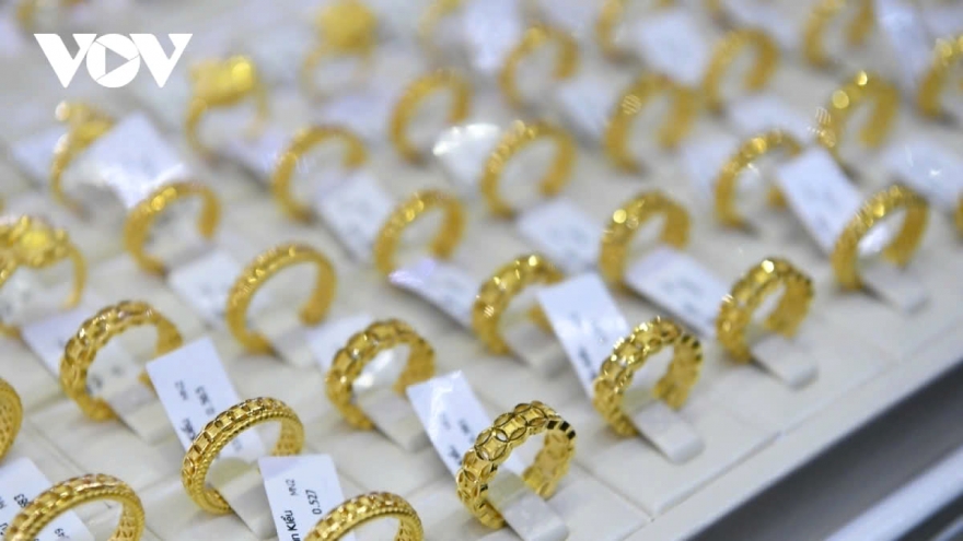 Gold ring prices hit VND95 million per tael, break all records